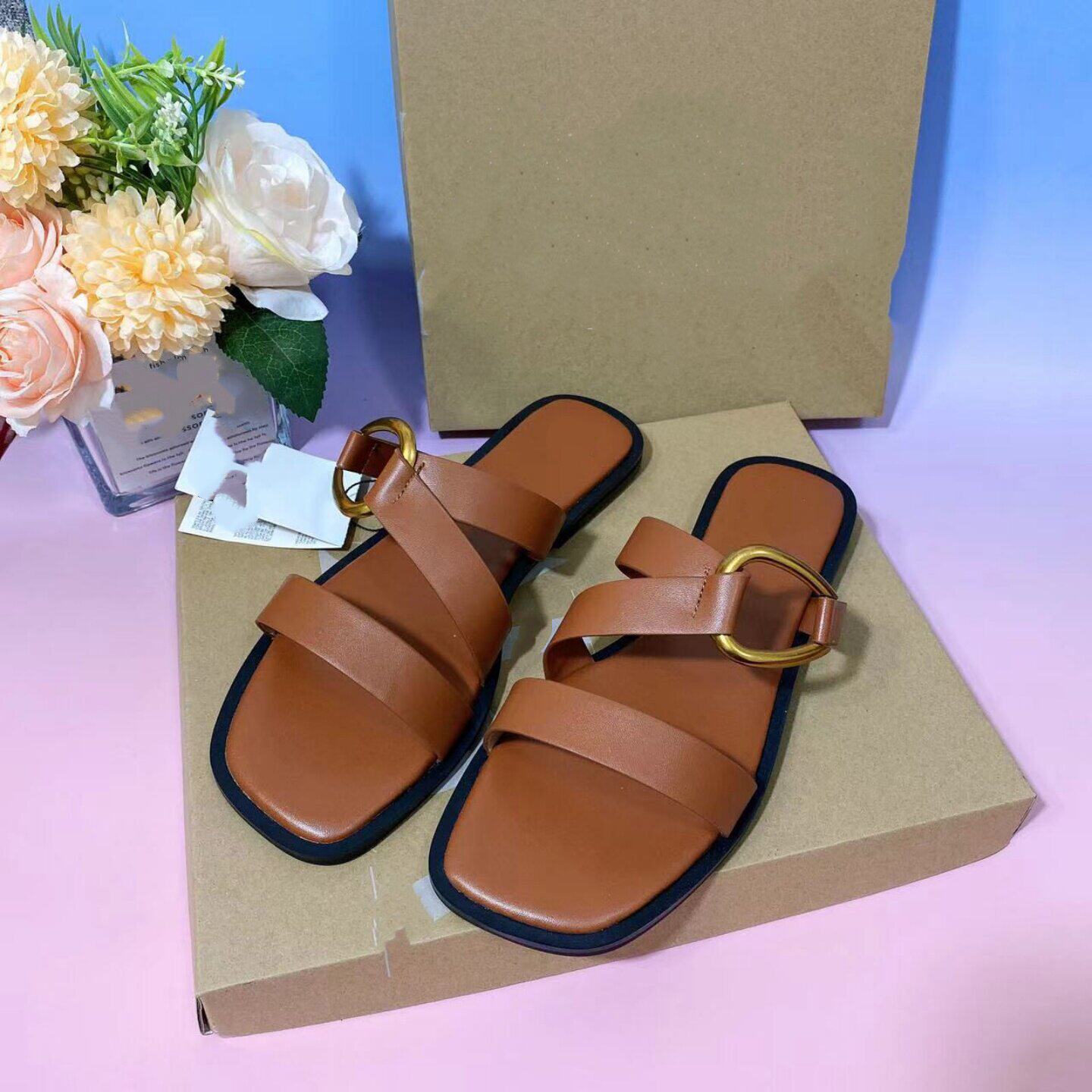欧美平底凉拖女金属圆扣字母拖鞋 Slides Slippers Women African