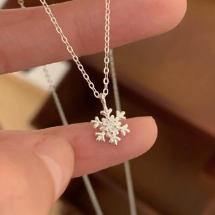 S925纯银雪花项链冬日圣诞氛围感小众精致甜美温柔百搭闪钻锁骨链