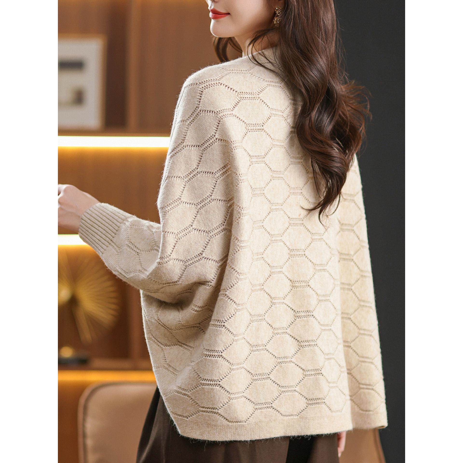 MONLOUVE旗袍披肩外搭针织开衫女秋季2025新款蝙蝠袖红色时尚上衣