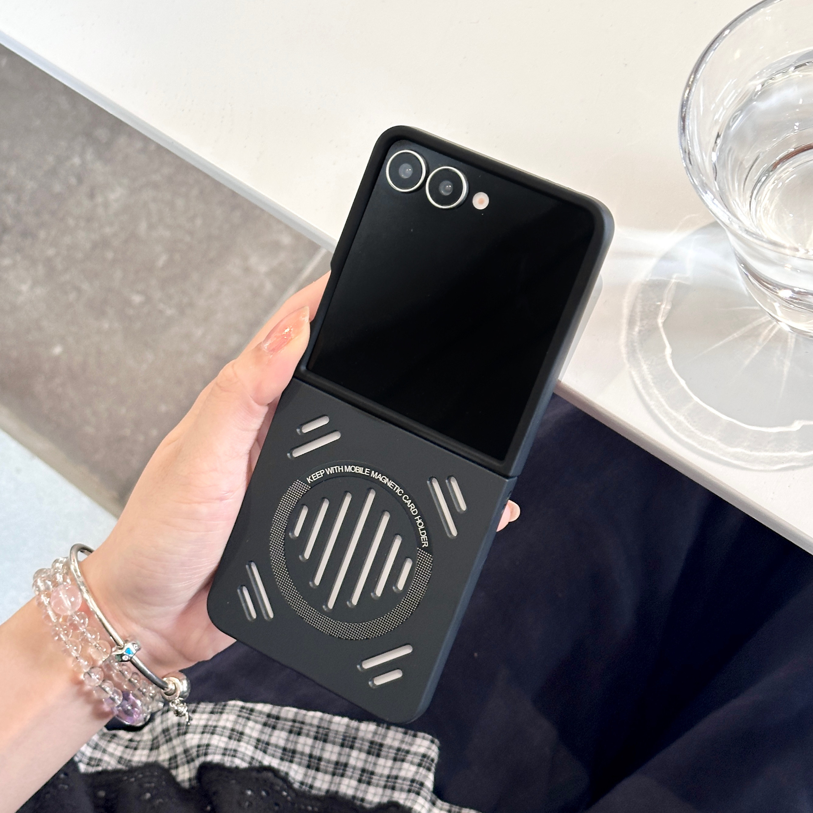 适用三星ZFlip7手机壳新款磁吸镂空GalaxyZFlip7fe折叠屏保护套zflip6超薄散热zflip5外壳全包防摔magsafe男4