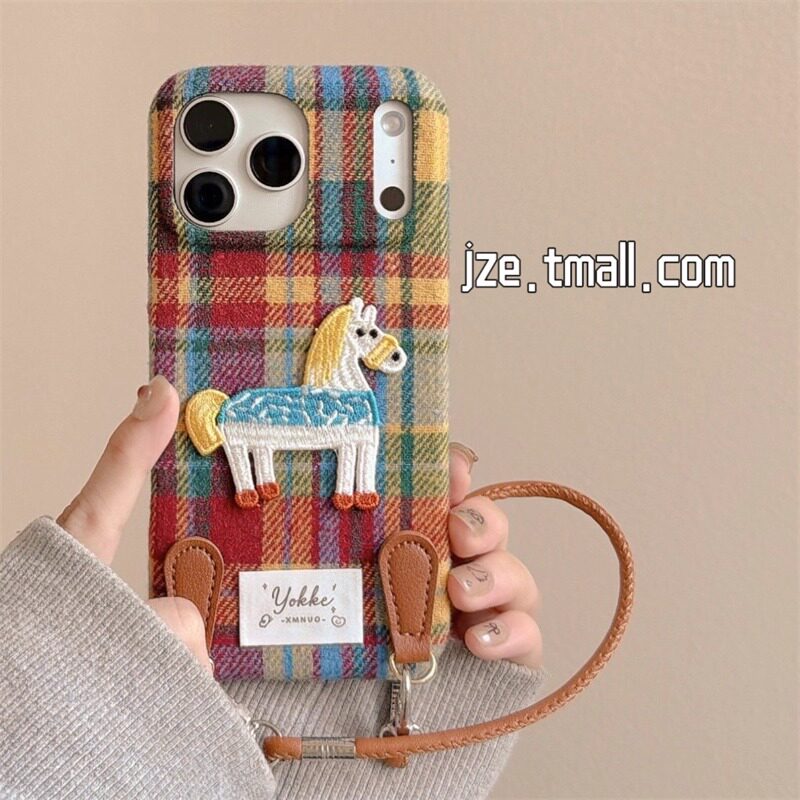 jze 秋冬彩色格纹绒布刺绣可爱小马适用苹果17ProMax手机壳iphone15新款16pro女款13带挂绳15pro防摔保护套14