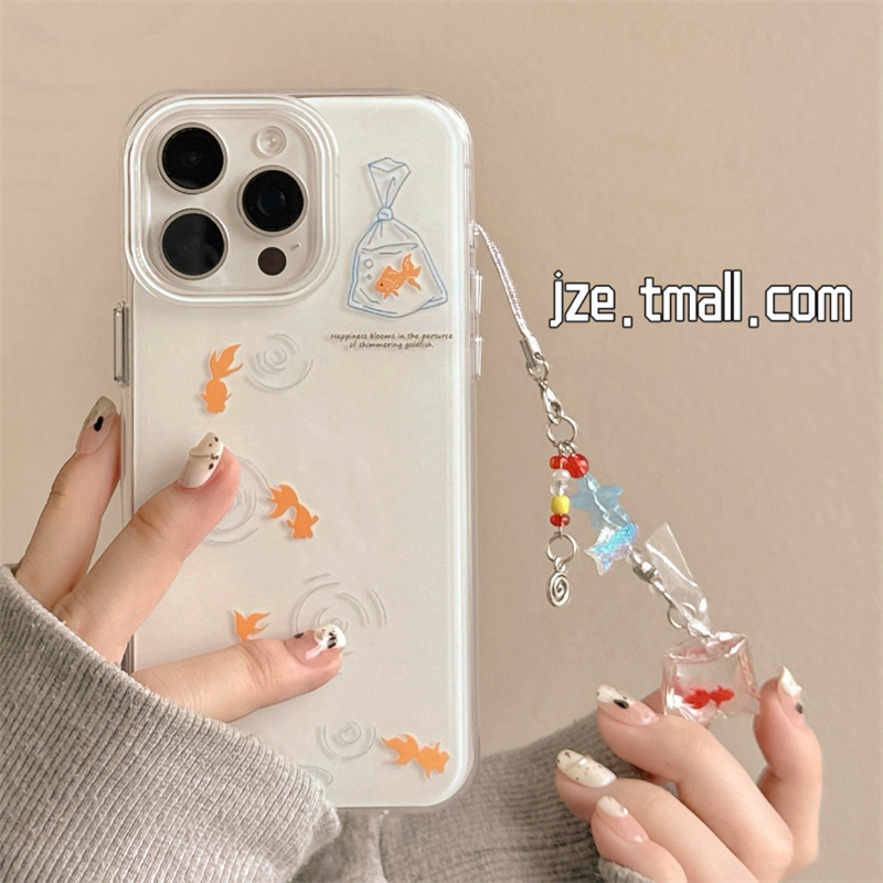 ins夏天简约小金鱼带挂件适用苹果15手机壳iphone16promax新款15pro防摔13女款小众12双层14pro超火全包软壳