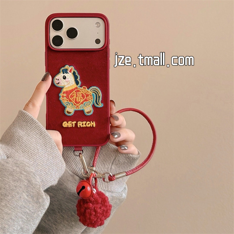 jze 新年红色绒布刺绣马上有钱适用苹果17ProMax手机壳iphone15新款16pro女款13手提绳15pro喜庆14防摔保护套