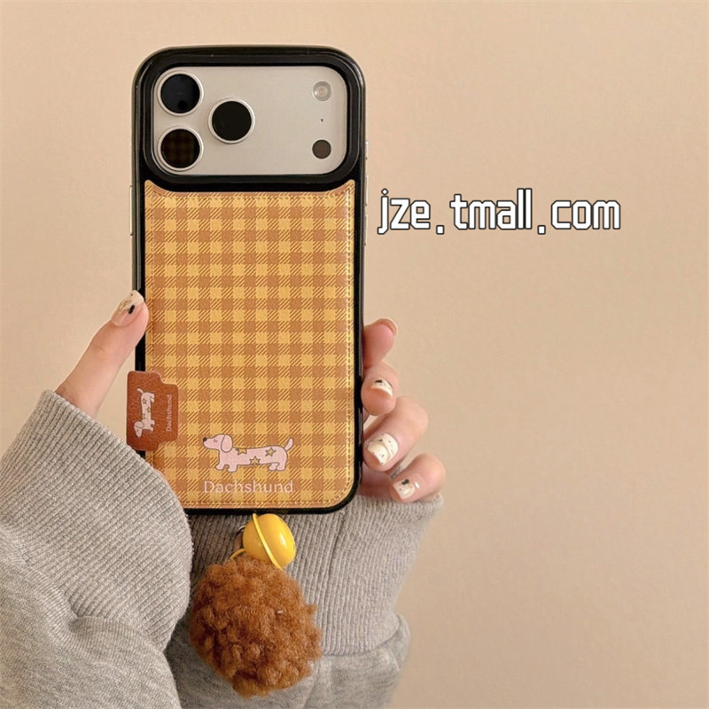 jze 时髦简约黄格纹小狗标签适用苹果17ProMax手机壳iphone15新款16pro女款13皮质15pro韩风14全包防摔保护套
