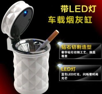 车载烟灰缸男多功能汽车用品大全女创意黑科技焑灰缸车内带盖防飞