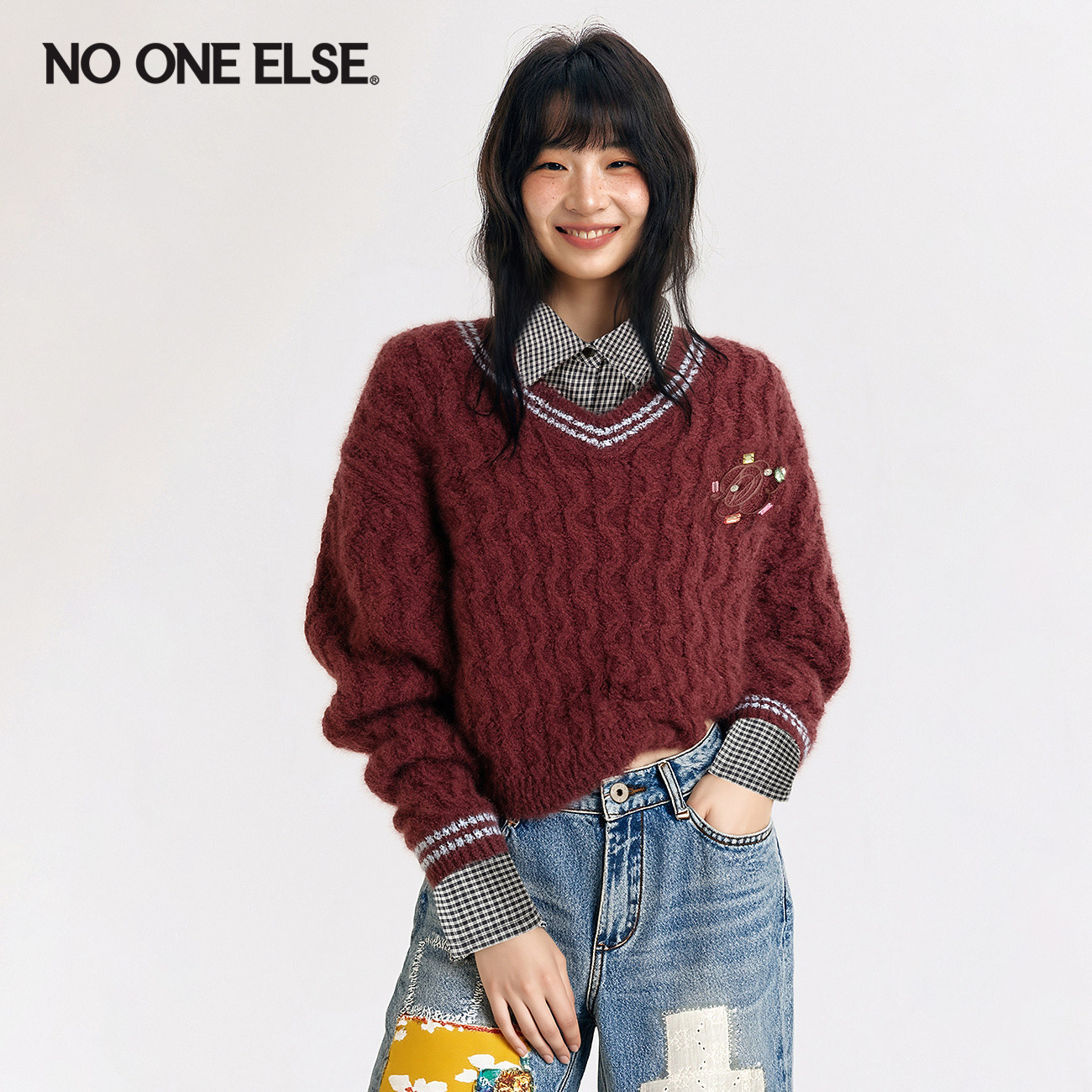 NO ONE ELSE字母绣花针织衫女士2026春秋新款钻饰毛绒麻花V领毛衣