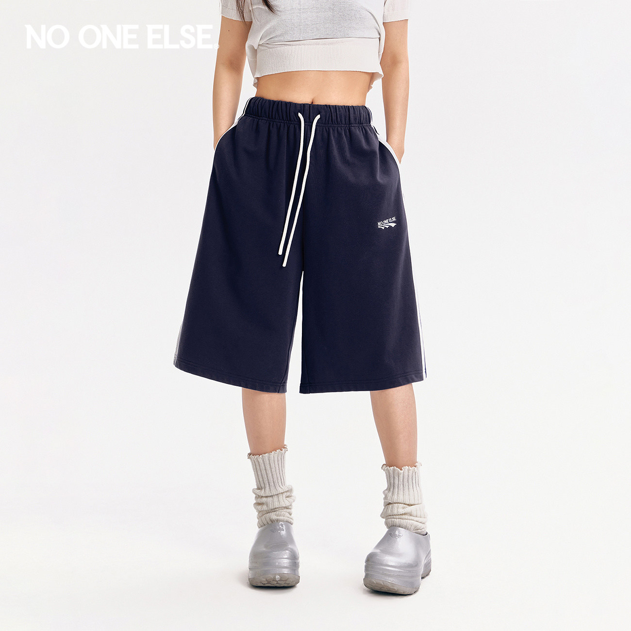 NO ONE ELSE抽绳阔腿休闲裤女2026夏季新款字母绣花条纹七分裤子