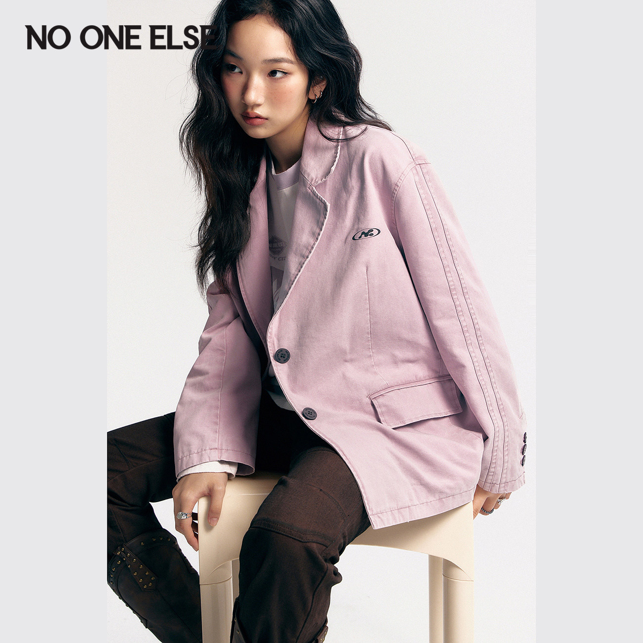 NO ONE ELSE字母印花西装外套女士2026春秋新款宽松长袖休闲西服