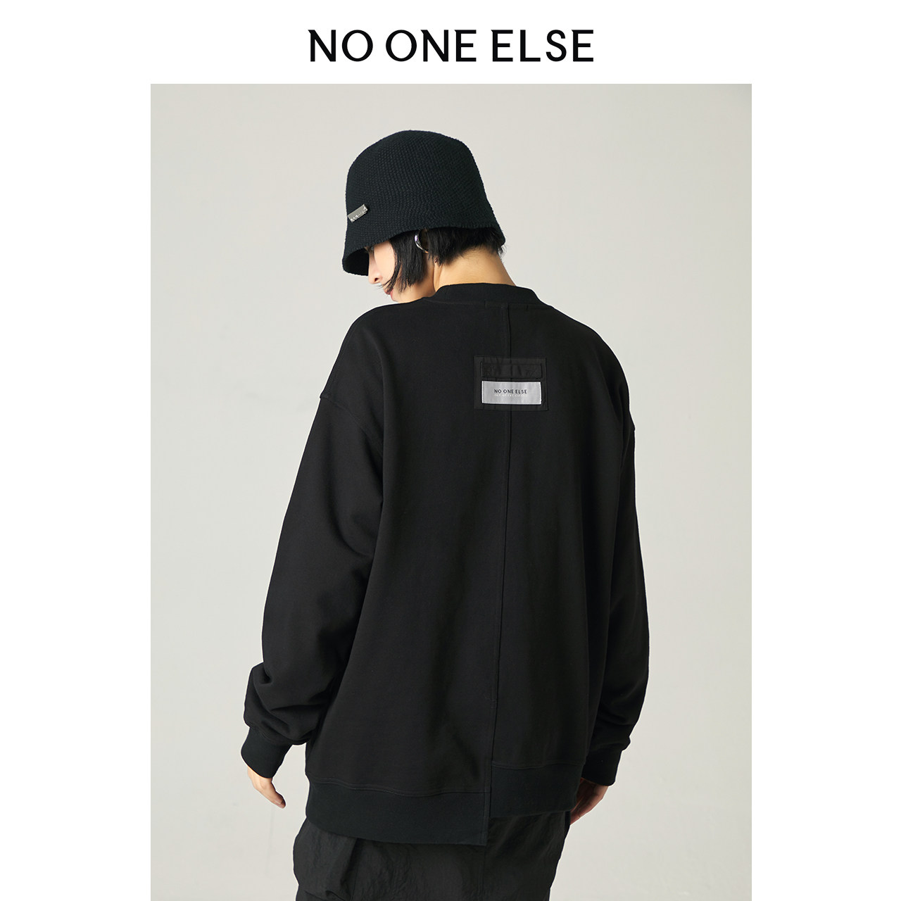 NOONEELSE不规则拼接卫衣图片
