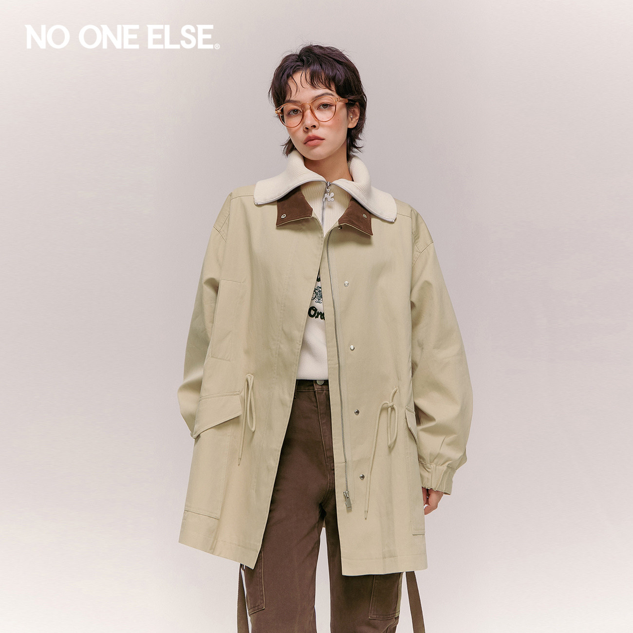 NO ONE ELSE撞色拼接风衣女士2026春秋新款抽绳口袋翻领西装外套
