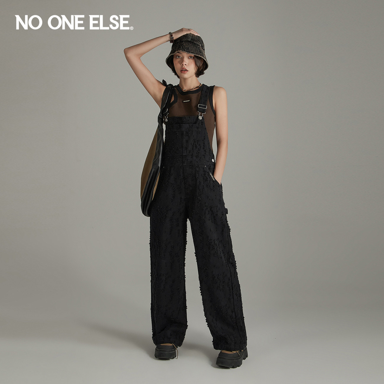 NOONEELSE多纽扣背带牛仔裤图片