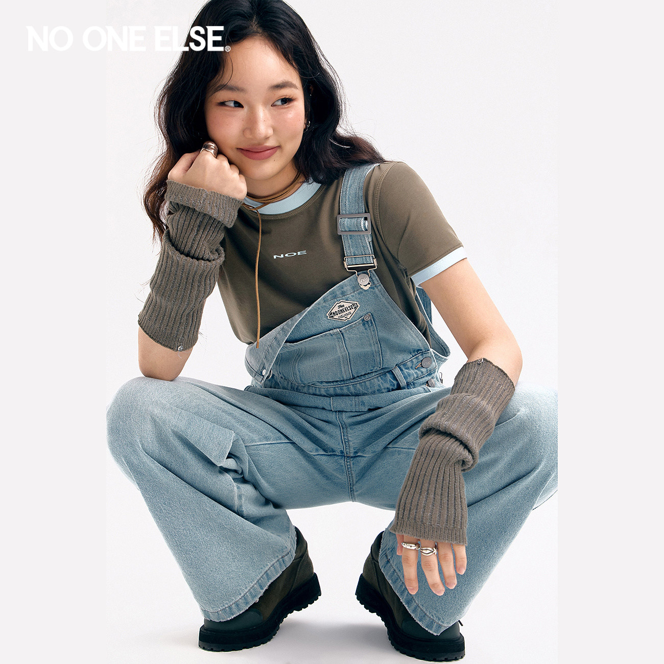 NO ONE ELSE口袋背带牛仔裤女士2026夏季新款刺绣阔腿减龄长裤子图片