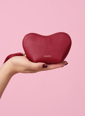 OLEADA一颗小爱心耳机包可爱包包挂饰新款情侣七夕礼物情人节520