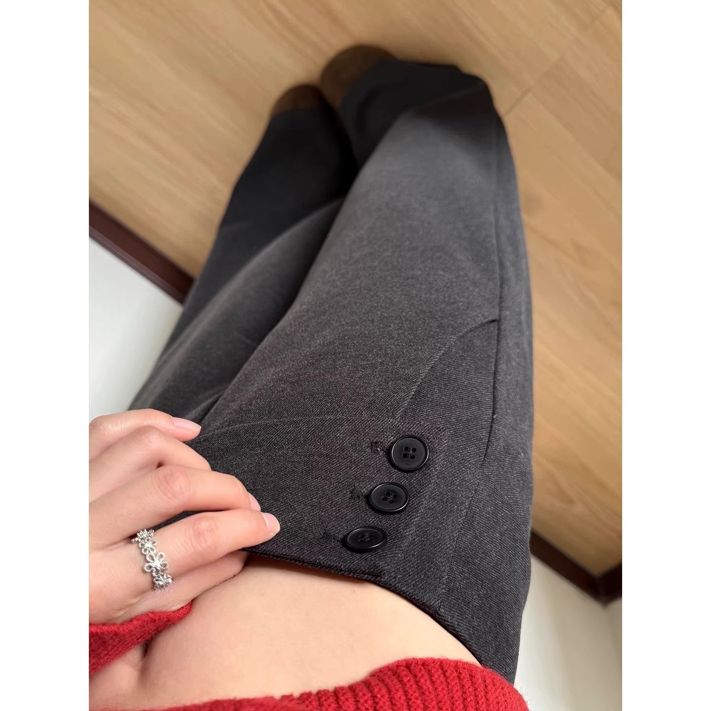 深灰色毛呢西装裤女秋冬2025新款纽扣低腰垂感显瘦直筒休闲阔腿裤