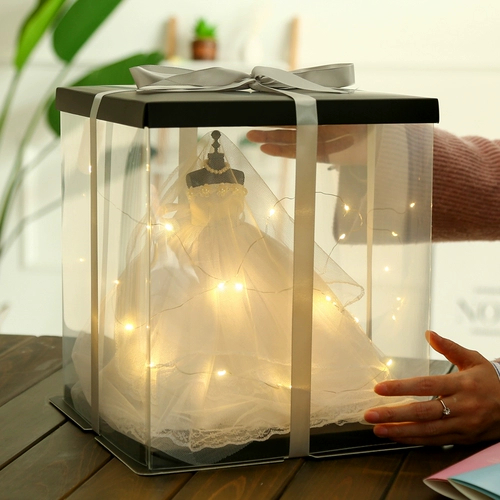 Свадебная модель, чтобы дать подругам изысканный подарок на день рождения девушки, девочки практикуют, ощущение творчества особенно значимо