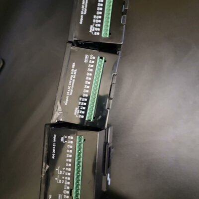 询价UNITRONICS V120-22-UA2 工程余货可维修