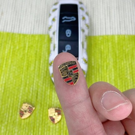 适用保时捷钥匙小车标志Macan卡宴Taycan帕拉梅拉718金属91铜卡曼