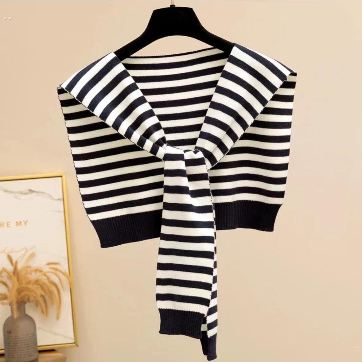 条纹毛线披肩外搭新款女冬季两用围巾针织搭肩韩版春秋款假领横条