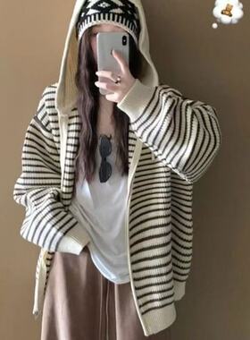 秋冬慵懒新款条纹连帽针织衫杏色毛衣拉链外套日系宽松显瘦慵懒风