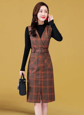 毛呢背带连衣裙女秋冬新款名媛气质女神洋气减龄显瘦背心裙两件套