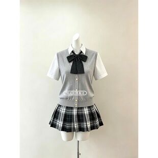 学院风针织马甲百搭套装白色打底衬衫收腰显瘦多色百褶格裙四件套