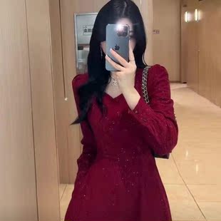 长袖连衣裙女2024秋冬新款亮闪闪修身法式洋气遮肉小个子穿小红裙