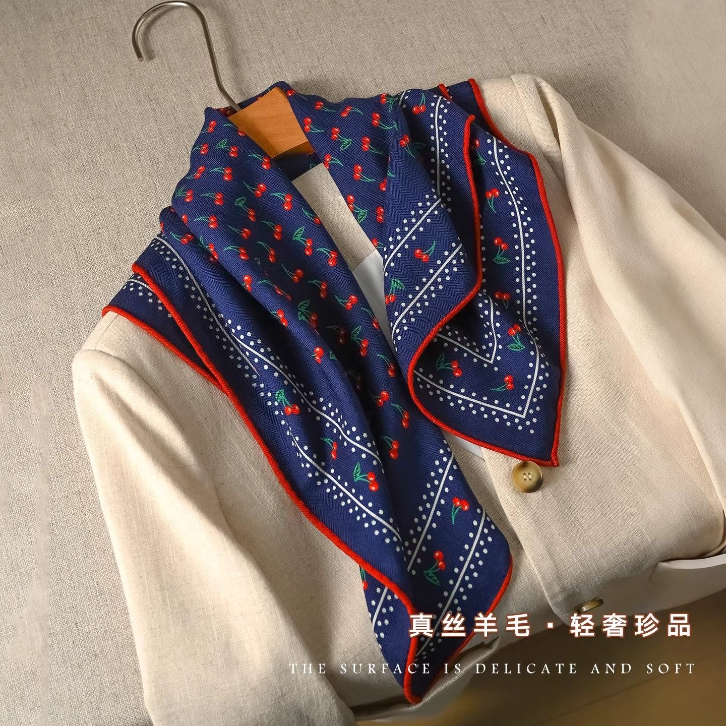 春秋季轻奢薄款护颈系脖高级感真丝羊毛丝巾女复古樱桃印花小方巾,服饰配件/皮带/帽子/围巾,围巾/丝巾/披肩,淘宝优惠券,粉丝福利购,淘宝优惠卷
