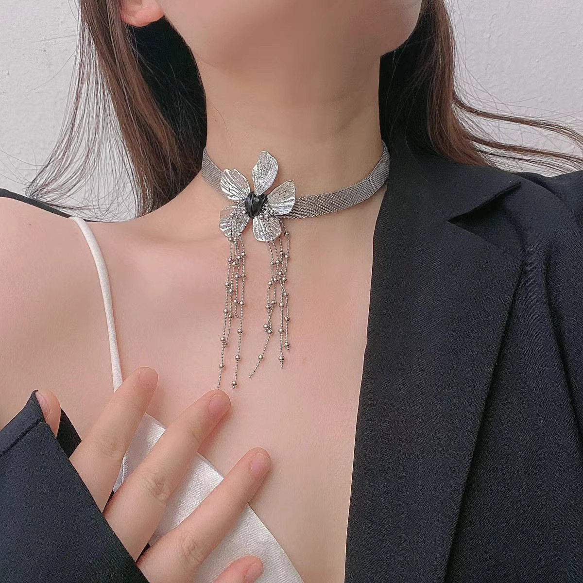 法国capinkofin高级感金属大花朵流苏项链女小众choker颈链欲风