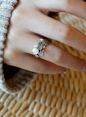 法国CapinKofin小众设计风格设计银色戒指浮萍植物花朵造型立体