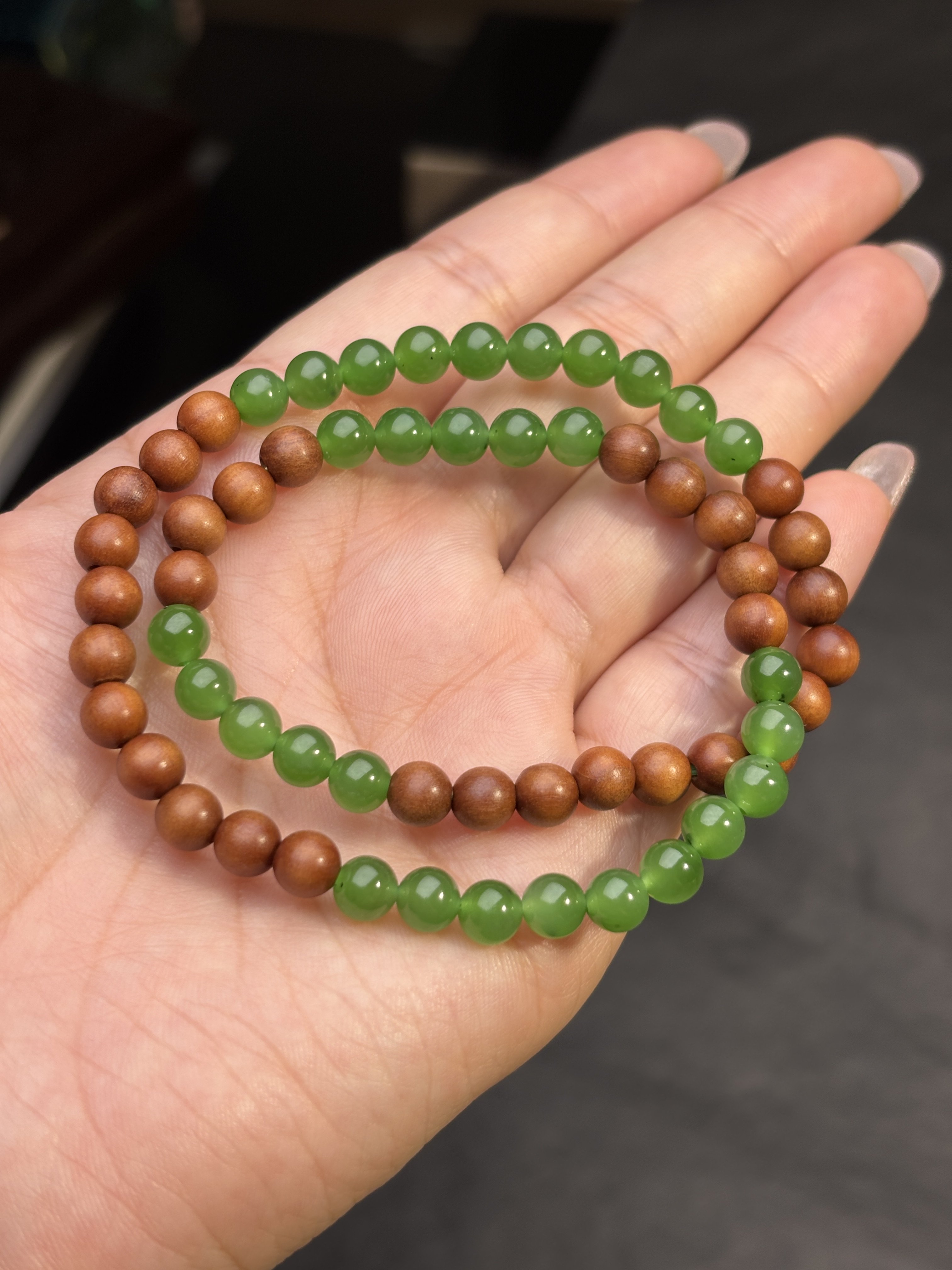 碧玉双圈设计手串搭配老山檀木卡6
