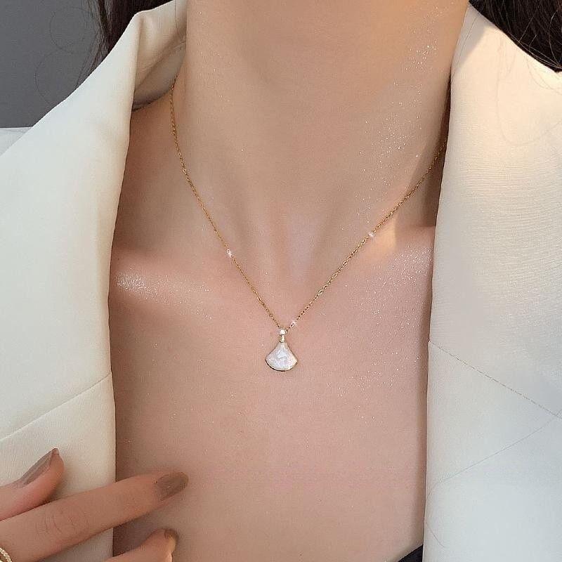 轻奢高级设计感母贝扇形项链女