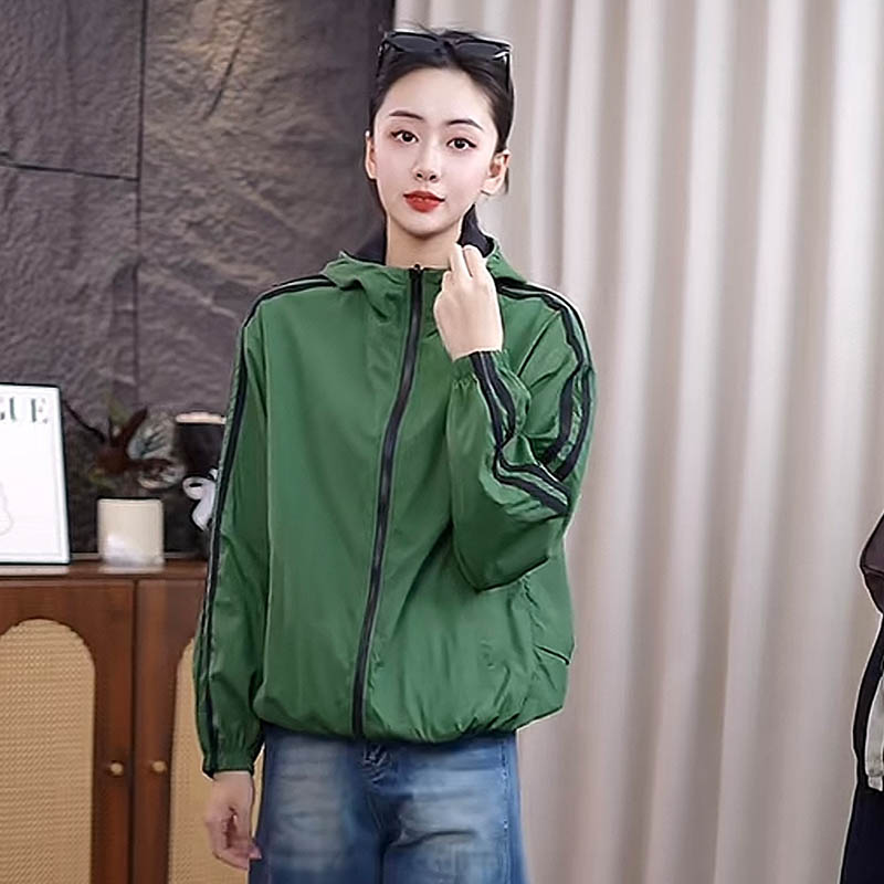 两面穿连帽拼条冲锋衣外套女休闲