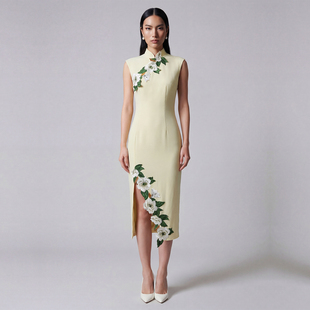 优雅鹅黄色醋酸绣花膝下修身新中式旗袍连衣裙