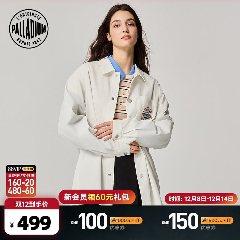 背部的字母设计增添优雅与个性