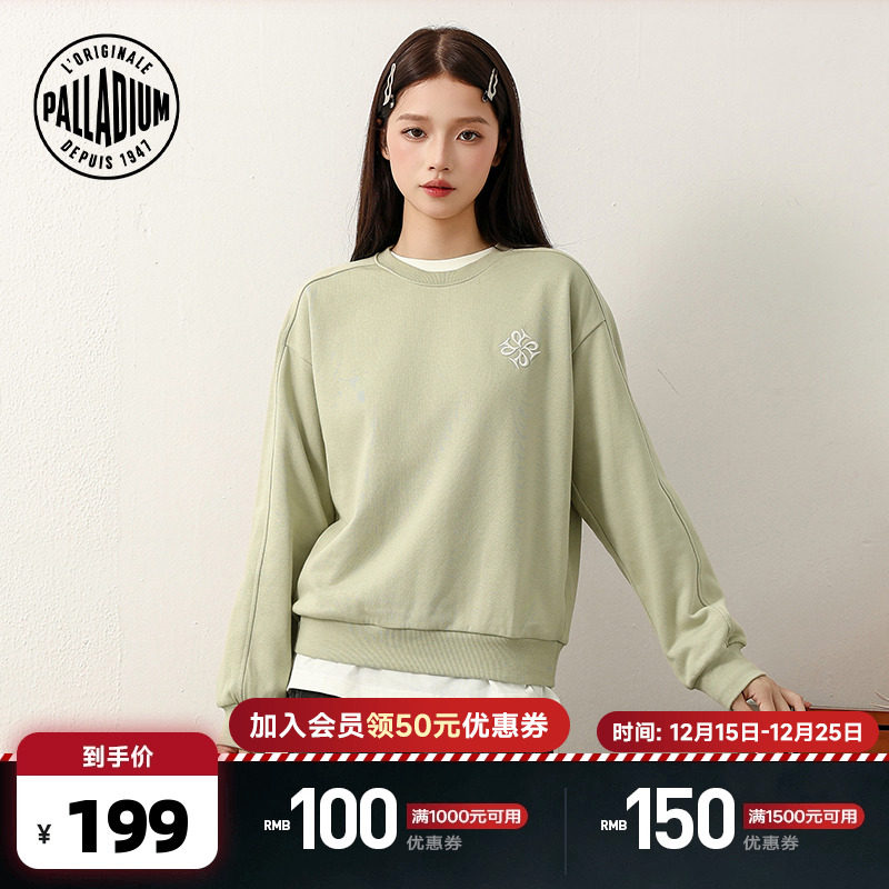 背面的字母印花和前面的徽标装饰