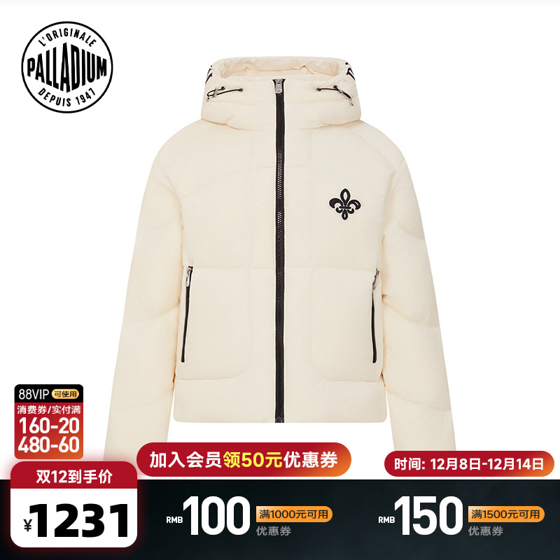 连帽设计增添保暖性，设计简约