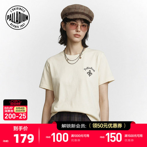 胸前和背面印有徽标和品牌历史文字