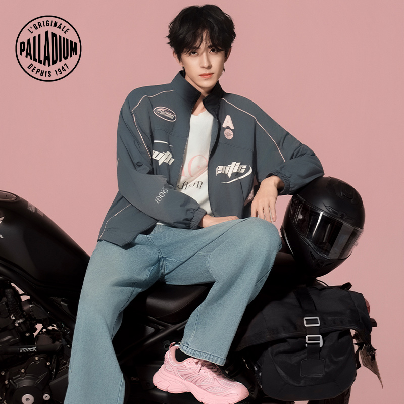 鞋舌和鞋垫上“A”与Palladium品牌logo