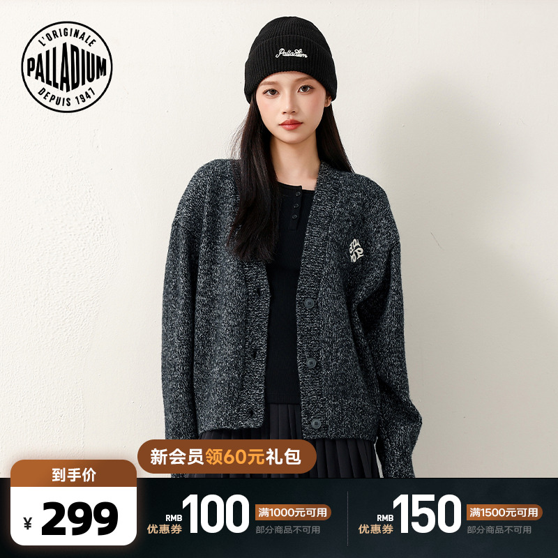 胸前的品牌标志标，增添时尚感