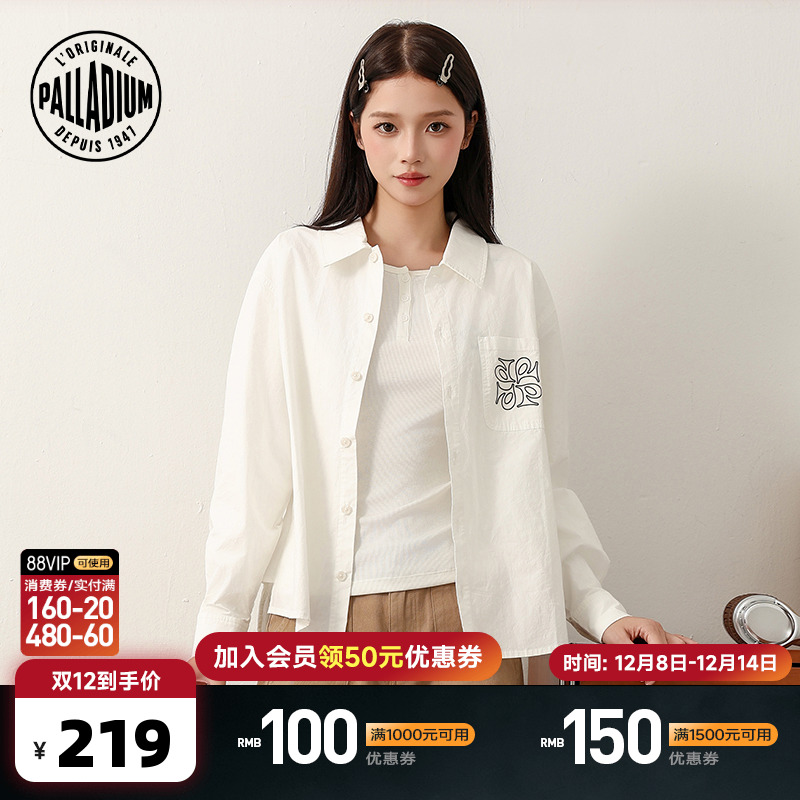 口袋和背部的厚版印花设计，增添视觉层次