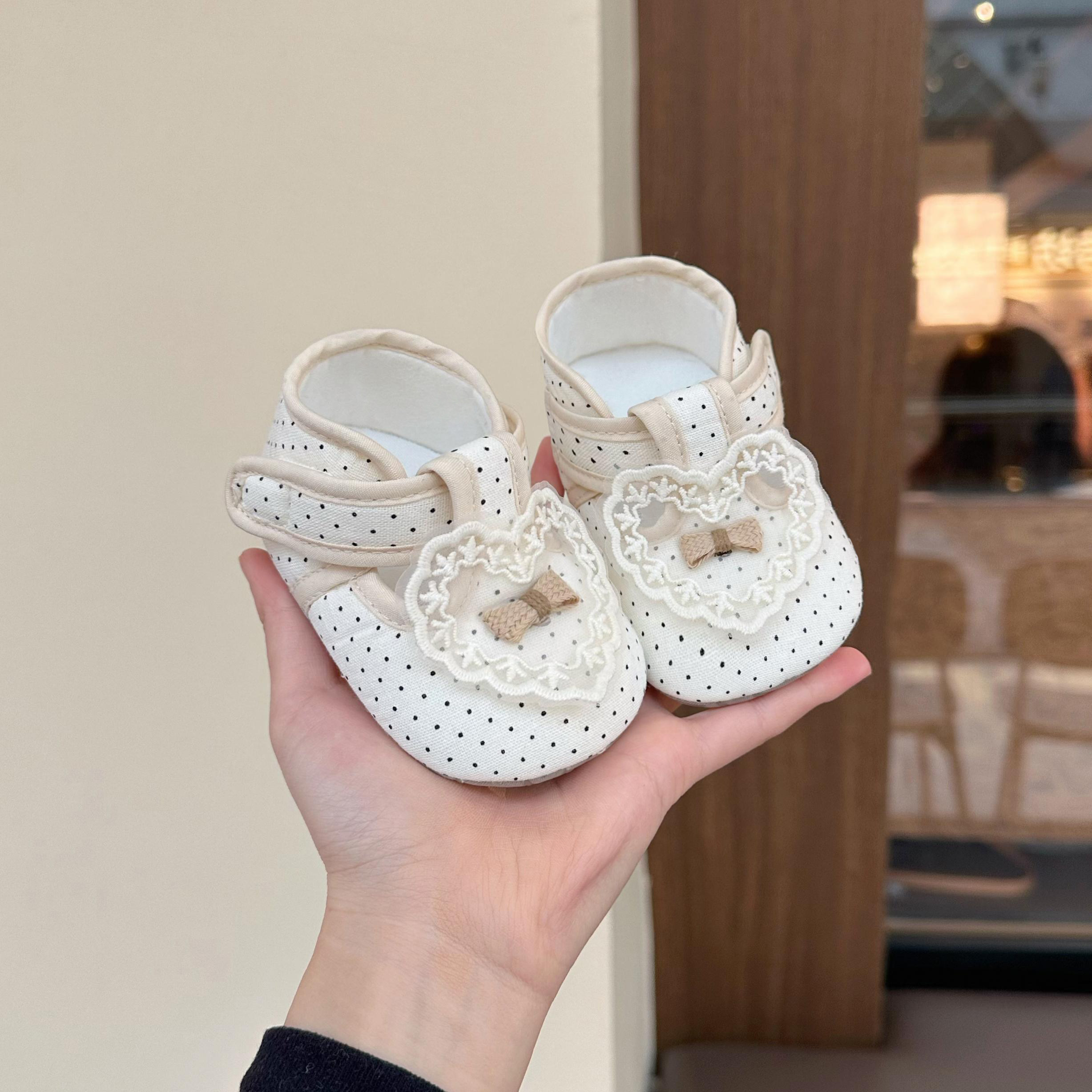 春季婴儿步前鞋0-12个月幼儿女宝宝公主波点防滑防掉保暖鞋