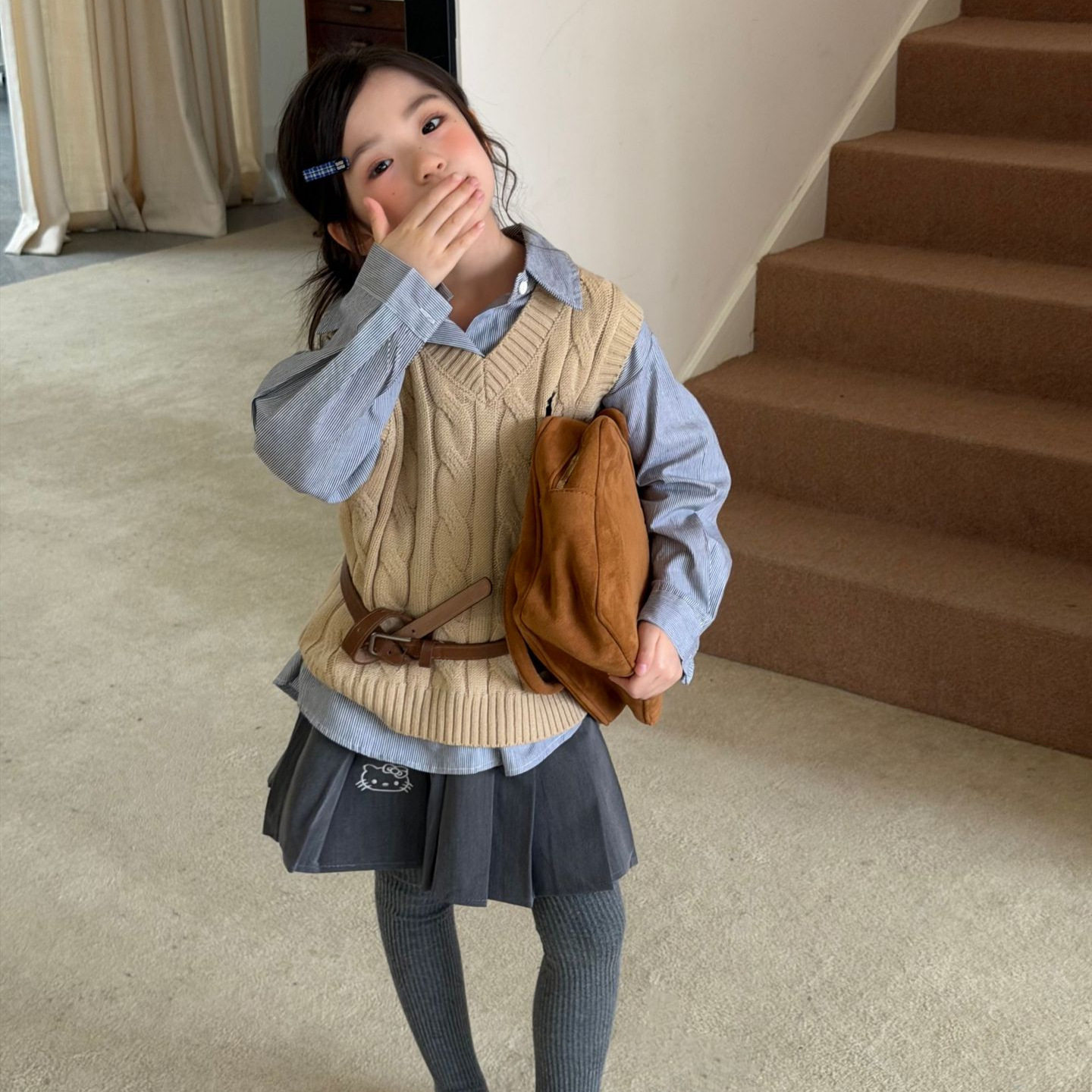 秋季女童V领麻花刺绣针织背心