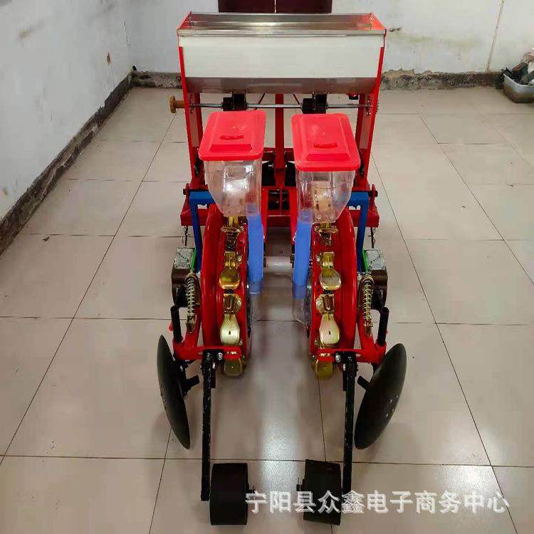 河南家用甜玉米种植机膜上种植打孔可加喷药滴灌起垄带施肥一体机