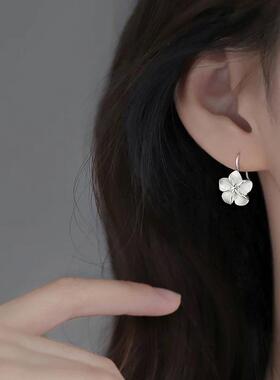 S999纯银花朵耳挂高级感设计小众简约轻奢镶钻百搭女新款耳钉耳饰