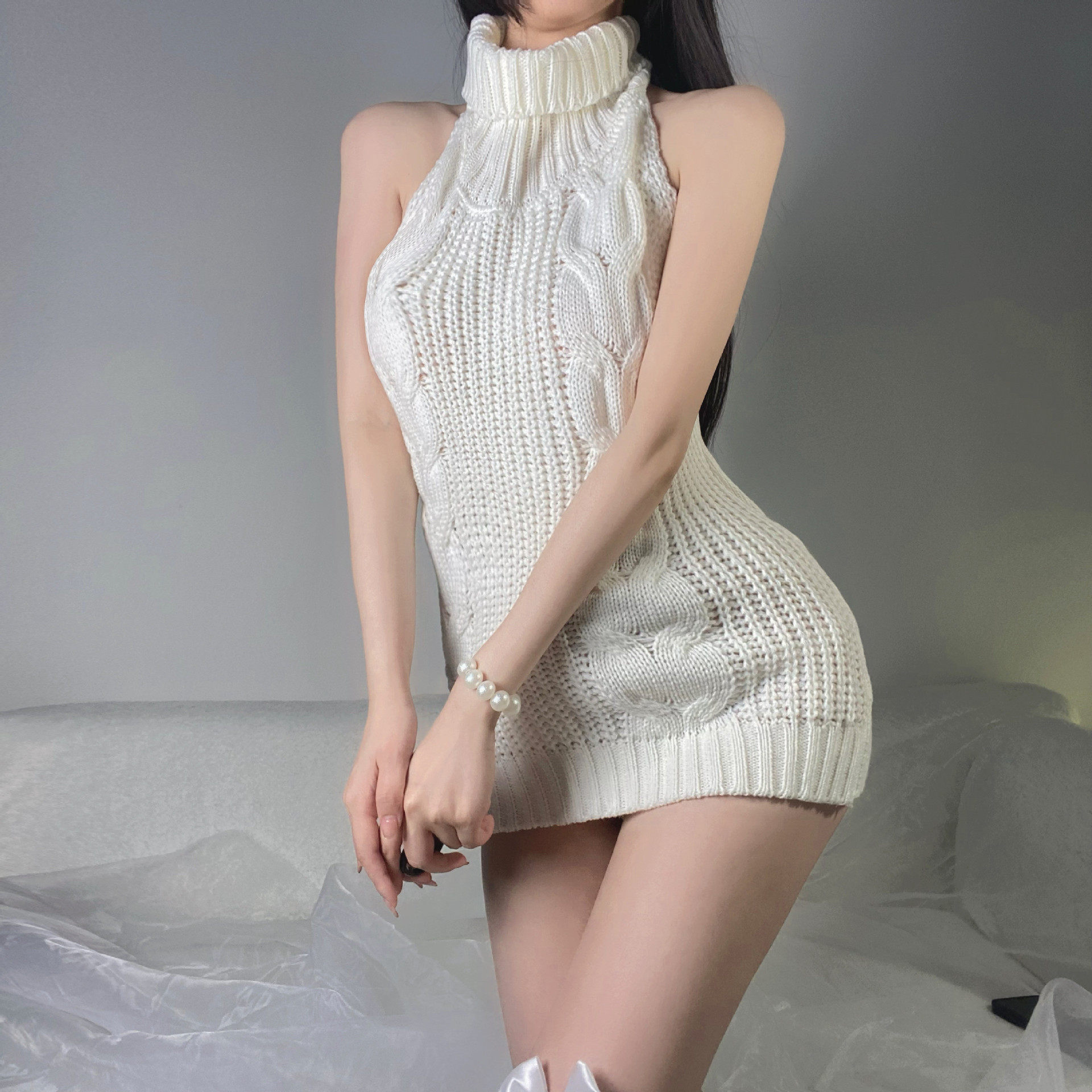 密会Tryst针织高领露背毛衣