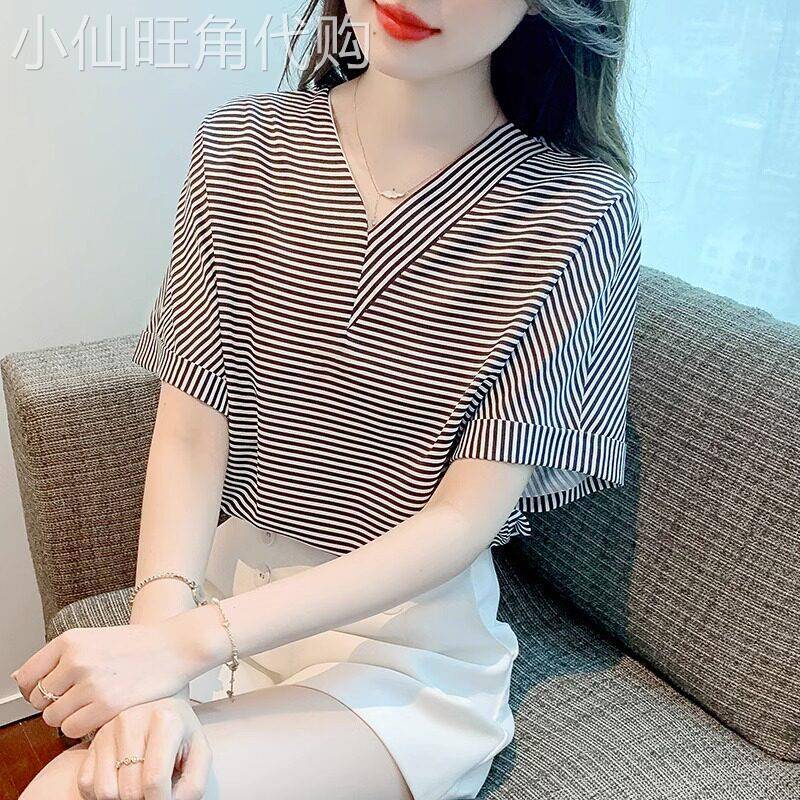 条纹短袖t恤女2026新款夏季v领宽松显瘦半袖时尚洋气别致体恤上衣