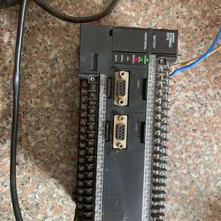 一台拆机件 议价欧姆龙PLC M60DT 成色如图 CP1L