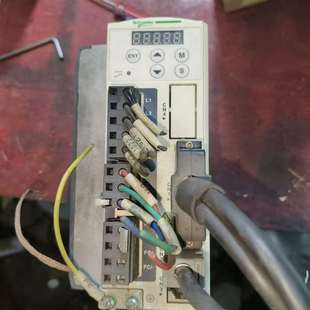 剪线 原装 议价施耐德驱动器LXM23DU07M3X 750W