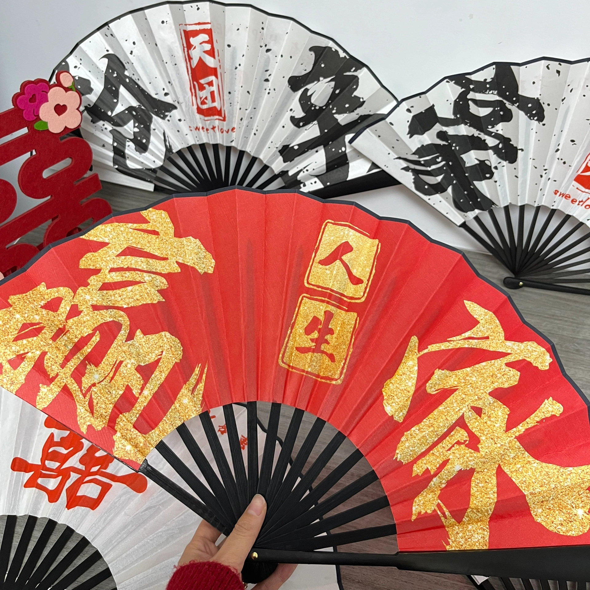结婚新郎伴郎兄弟团迎亲折扇中国风红色婚礼扇子国潮接亲拍照道具
