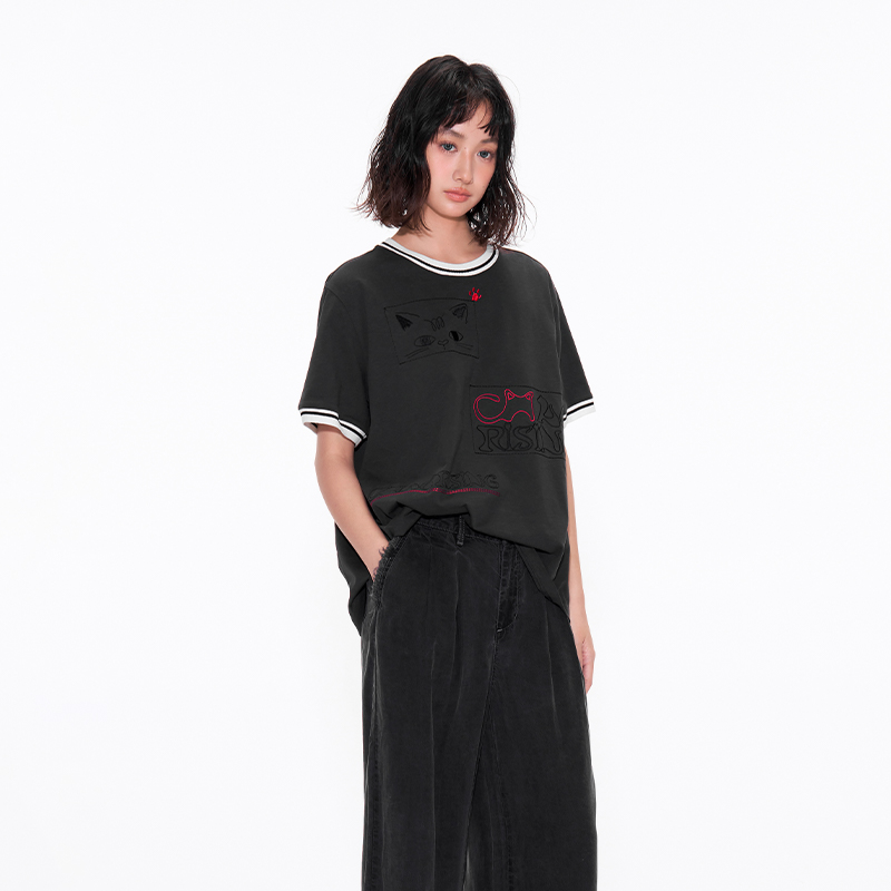 洲升/CHAU.RISING2025春夏新款黑色猫咪图案绣花短款T恤短袖女士